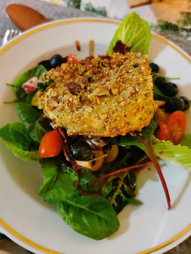 Salade gourmande servie lors d’une murder party